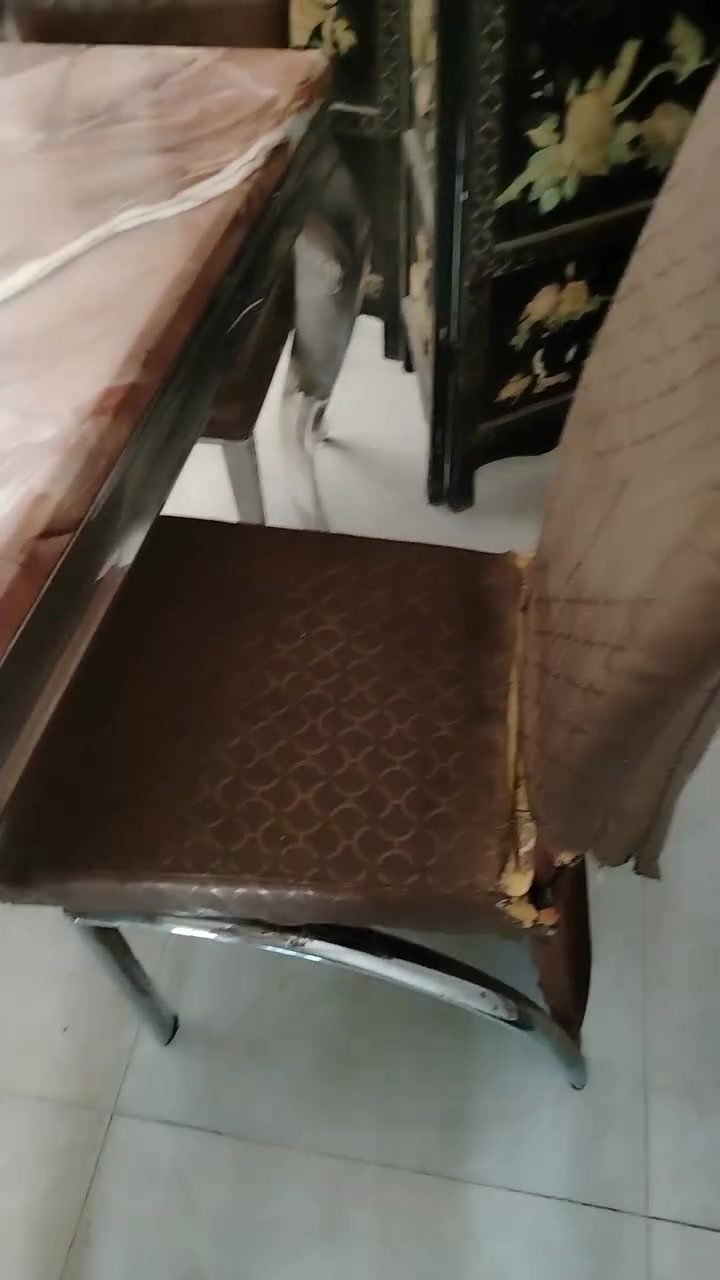 ميز طعام مرمر اربع كراسي السعر ١٧٥ وبي مجال بسيط مكاني دوره شارع ٦٠ الاتصال على الرقم ***********
