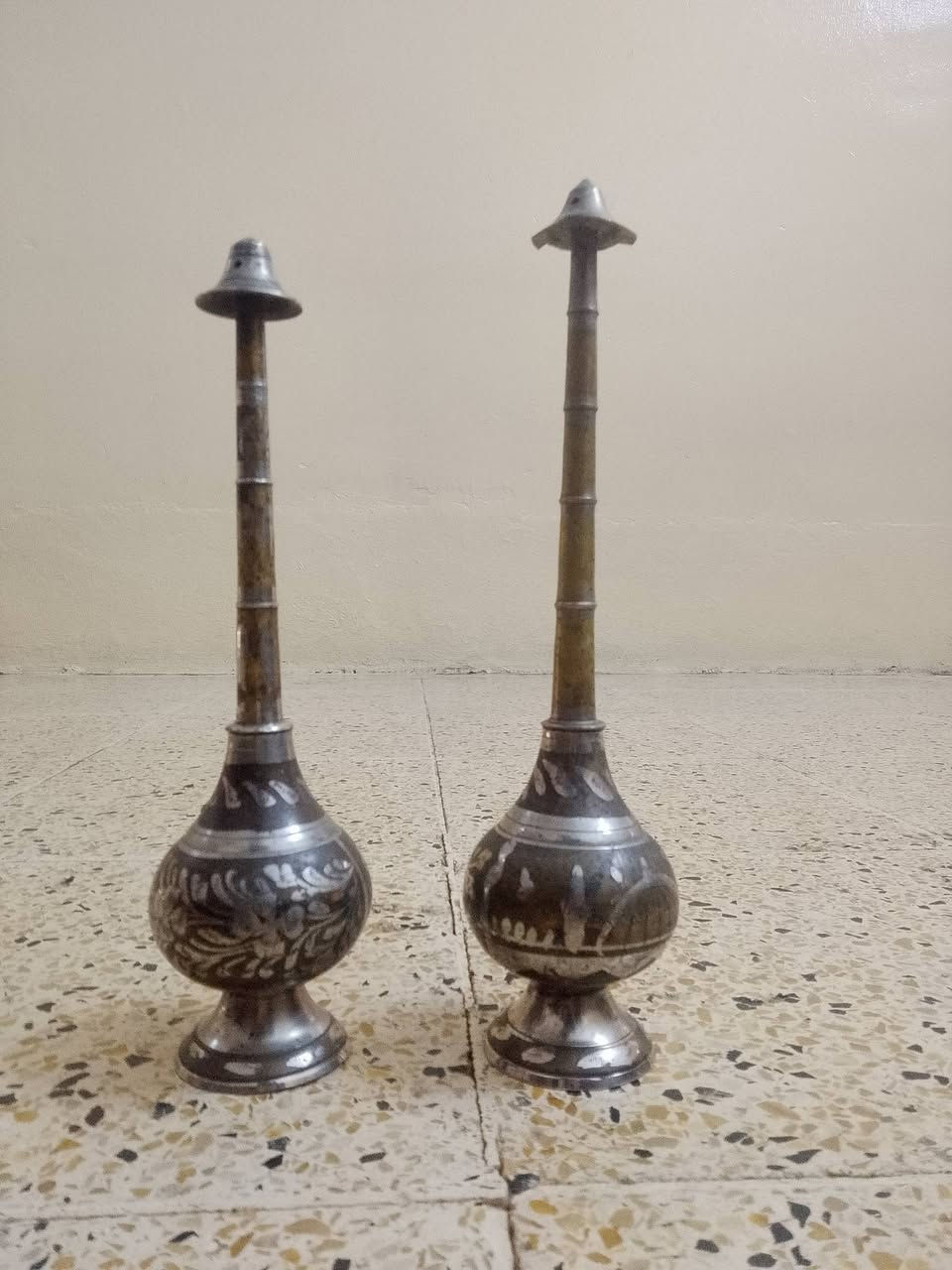 السلام عليكم عندي هذني مال ماء ورد للبيع اثنينهن بعشر(10) وبي مجال التواصل عبر الخاص وهاذا رقمي (***********)وبي وتس
