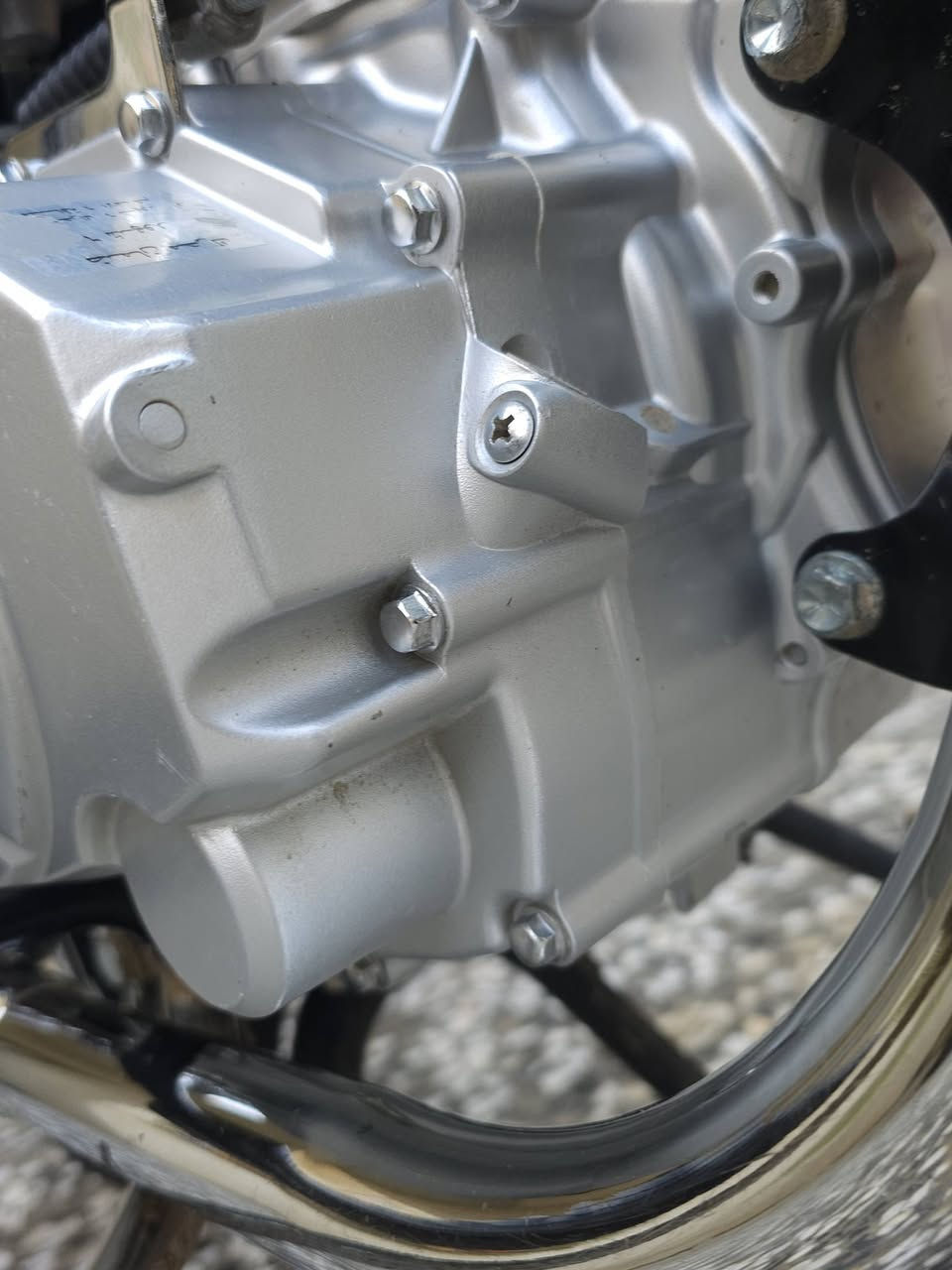 السلام عليكم سونك خمسة كير مكينة 200 موديل 2024 نازلة ب25 دراجة كلش حلوة وما بيهة نقص نضافتهة كدامكم بالواقع احلى من التصوير برغي ممفتوح بيهة لايت زنون اوراق كاملة مكاني بغداد الحسينية رقم ***********
