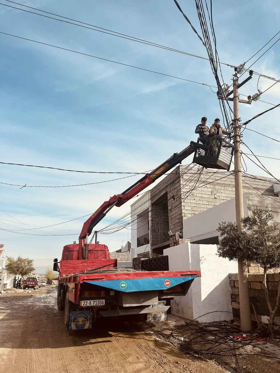 سکانیە مۆدیل ٢٠٠٠ دبل قەمەرە رەقەم ی نوێیە سەنەوێ ٢٠٢٤ بەسەر چوبەس ماشەڵای دەوێ لە ٢٠١٨لە کنە خۆمە کرێن هیابی لەسەرە شەش تەنو نیوە  گێر ٤+٤ 
سحر : ٢٨٠ وەرەقە
***********
