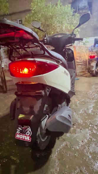 السلام عليكم دراجه  اكزز 11 ونص قفل دراجه مال رنبه عدله 800  والسكنس 550  مكاني بغداد كريعات  رقمي ***********
