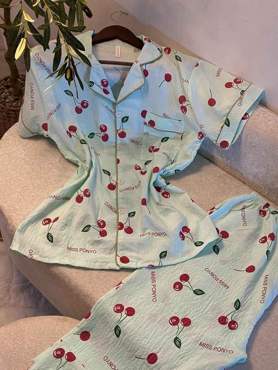 بنات تراكات وصلت جديد ✨
كريشه تجنن، بارده وخفيفه وتصلح للصيف 🌸
ألوانها الصيفيه تهبل وتخلي الطله مرتبه وناعمه 💕
شنو اللون اللي عجبكم أكثر؟ 😍
متوفر مفرد +جمله 
قناه التلي
https://t.me/BZahraa_Beauty


**إذا كنت صاحب هذا الإعلان وتريد حذفه لأي سبب، رجاءا أرسل رسالة إلى الدعم الفني**