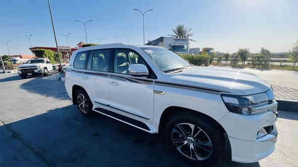 لانكدروز للبيع 2020
مكفولة كفالة عامة فقط بارد موضح بالصورة السونار كامل 
مواصفات بريمية ماشية 106 الف كم
اللون ابيض محرك 6 سلندر 
فتحة بالسقف كشنات جلد كهرباء
المكان بغداد رقم بغداد انكليزي 
للاستفسار *********** غير متواجد على الفيس
