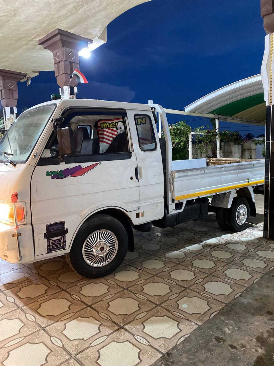 السلام عليكم
كيا بنكو رقم صلاح الدين الماني تحويل مباشر 
شاصي مكفول رقم شاصي واضح تخم تاير جديد 
طويله 7جنكال مكينه لا تبخير ولاتنقيص مدوشمه 
المكان الدجيل مقابل سيطرة العبايجي اطراف بغداد الاتصال على الرقم 
***********
