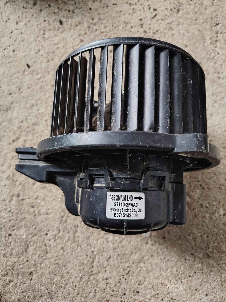 سلام عليكم للبيع عاكسه شغاله بس يحتاجله باتري او فان تبريد سياره شغال كل عيب مابيه يدات مال باب 27 قطعه او قاعده مال مجمده تتكبر او تزغز رقمي ***********
