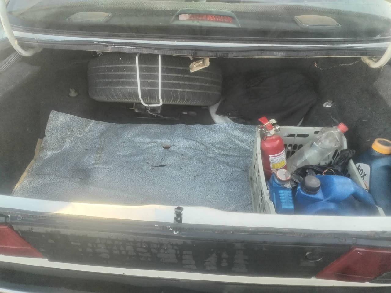 السلام عليكم بيجو رقم بغداد بأسمي خصوصي رقم انكليزي السياره كامله موديل 2009 بيهه بدايه تبخير اكسل ياباني هسه شاده تخم تاير 14 جديد هسه شاده كشنات النترا شاشه كامرات مكاني بغداد الحسينيه  *********** السعر 27وبيهه مجال بسيط
