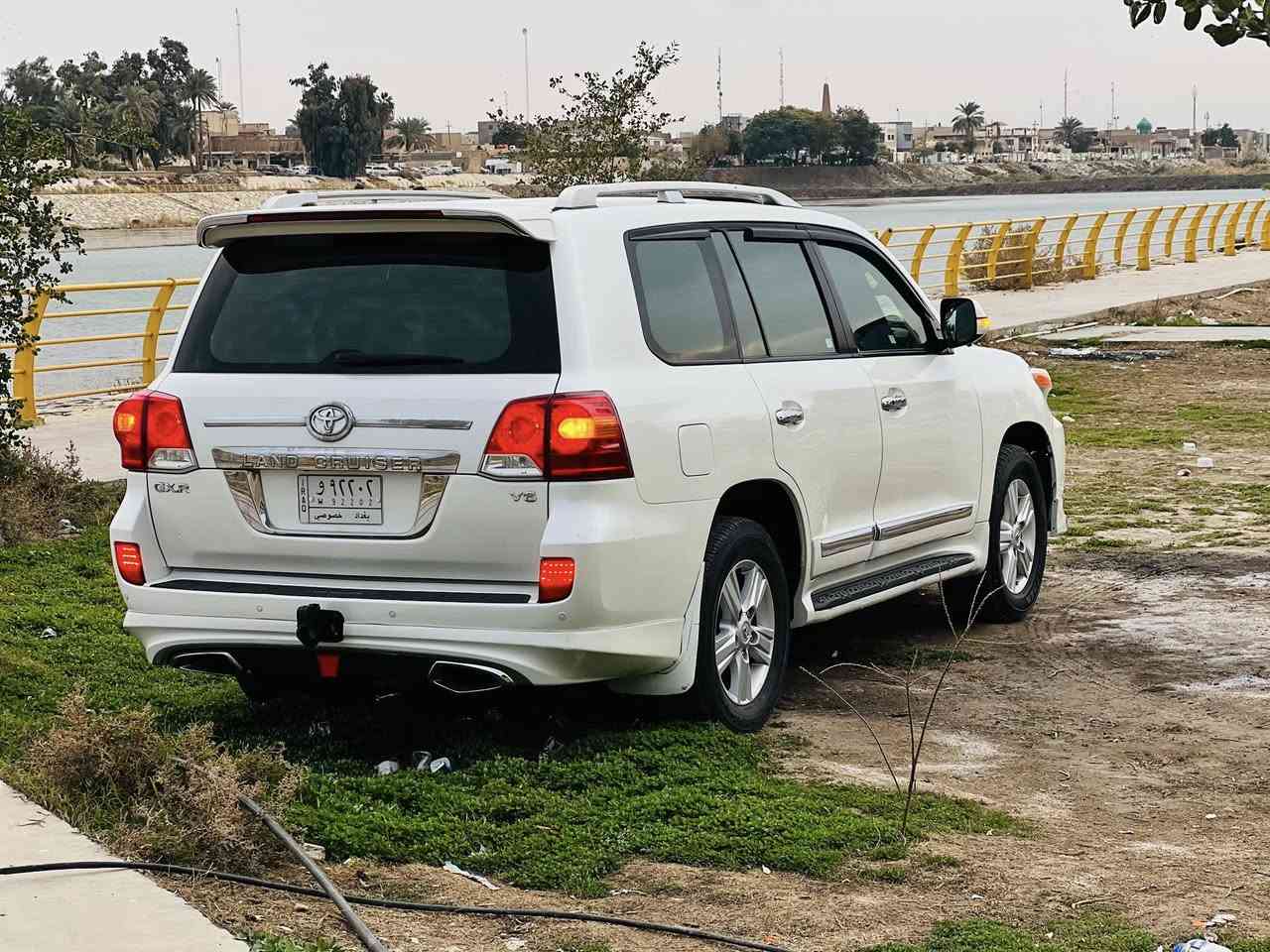 سلام عليكم السعر 388 ورقه 
لاندكروز 2015 كفاله عامه حتى الدعاميات ع ايدي من 2016 لحد لان 
نظافه 100/100 رقم بغداد بسمي 
مواصفات 1/1 
تحكمات ستيرن 
فتحه بسقف سلايد 
تشغيل بصمه 
تشغل عن بعد 
شاشه كبيره كامره خلفي  
كشافات امامي 
مكينه 6 مامفتوحه ع شركه
كير مامفتوح ع شركه 
داخل نظيف جدا  بواضع لوكاله
مكاني بابل 
للتواصل ‭٠٧٧٥ ٩٢٥ ٩٦٥٨‬
