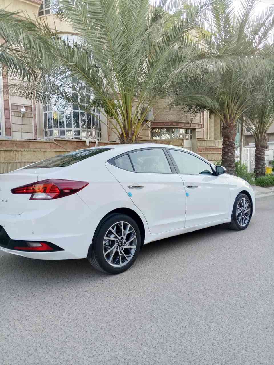 انترا للبيع موديل 2019 خليجي سيارة جديدة ماشية 84 فول موصفات سيارة على وضع شركة محرك 2000 محرك كير تخم تاير صدر كله جديد سيارة مكفوله من ضربه بيه صبغ جاملغ امامي اثر شخوط جاملغ الثاني بي شبر الباقي مكفولة سعر 136 ورقه مكان سيارة بغداد الرصافة رقمي ‭0771 717 7197‬
