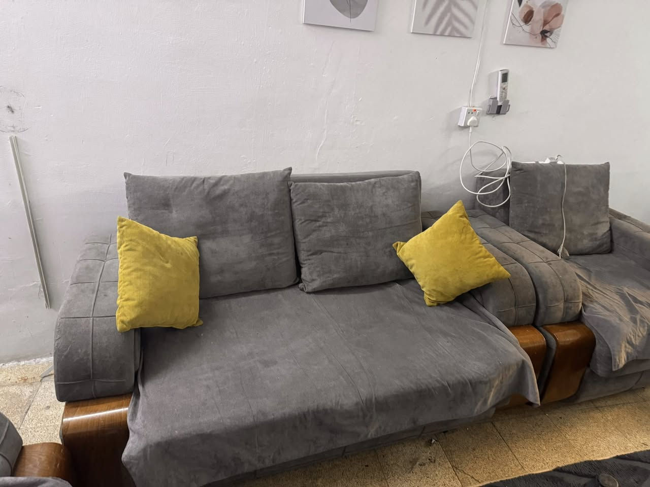 سعر مناسب جدا
تخم قنفات تركي ٧ نفرات
يحتوي على مخازن بالاسفل
مدوشم جديد والاخشاب مالتة مصبوغة
چراچف تغطية من نفس لون ونوع القماش
الموقع/بغداد/ العطيفية
للتواصل 
***********
