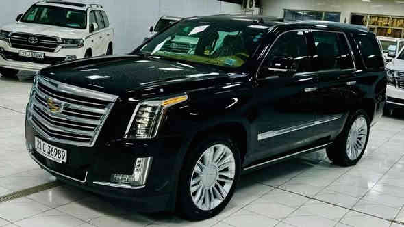 للبيع كاديلاك اسكاليد.بلاتينيوم. 
السياره مواصفات بلاتينيوم.فول الفول اعلى فئة بالكاديلاك داخل بيجي. ✈️✅

 السياره لون اسود♠️

موديل 2020

السياره خليجيه مكفولة كفالة عامة وكاله المنصور السيارة جديده بحاله الوكاله  

المواصفات📱👇🏻

🔵1-عداد المسافات⬅️37ألف  

🔴2-كشنات مساج 

🔵3-داخل بيجي.

🔴4-داخل ملكيVIP

🔵5-السياره4شاشات 

🔴6-كشنات تدفأة تبريد 

🔵7-فور ويل 

5️⃣بصمات 🔴

🔵9-الكشنات الخلفيه تدفأة 

🔴10-شاشه كبيره 

🔵11-قاصه 

🔴12-تحكم جهتين 

🔵13-داتاشو. 

🔴14-بصمة

🔵15-كشنات جلد

🔴16-جنطه جلاق 

🔵17-لد بالابواب 

🔴18-دوسات اوتو 

🔵19-ويل2️⃣0️⃣

🔴20-رادار امامي خلفي 

🔵21-وقوف تلقائي عند التقرب من جسم. 

🔴22-سقف شاموا اسود. 

5️⃣ كاميرات🔵

وباقي المواصفات المعروفة للبلاتينيوم. 
للاتصال / ***********
مكان السيارة بغداد _اليرموك
