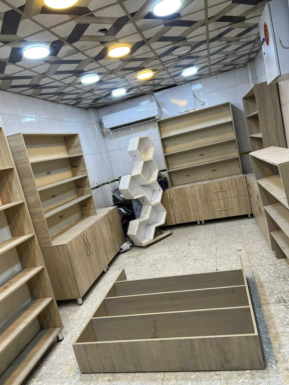 السلام عليكم.
رفوف للبيع مابيع قطع ابيعهن كلهن شلع وكلهن جدد ستمالهن جدن بصيط لاتصال ***********
