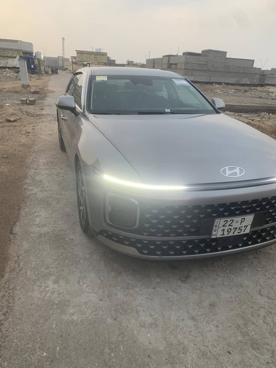 ازيرا 2023  وارد كوري غاز  اربيل  باسم شركة صار شهرين من دخلت
بيها رش كلير  3 قطع. بدون فتح ولا معجون 
محرك 3500
فول ما عدا البانوراما
بصمه 
رادار 
تحديد مسار 
قيادة ذاتيه 
كشنات كهربائية
كشنات خزن 
استيرن متحرك
كشنات تدفاة وتبريد 
ويل كب 18 
شاشة متصله 
حساسات خلفية وأمامية
جنطة ذكيه كهربائية 

السعر 220 
الاتصال ***********
البصره حي بغداد
