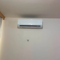 من تنصب سبلت جديد.. انصبه يم الي يشتغل بضمير ويضمنلك برودته بنص الظهري...