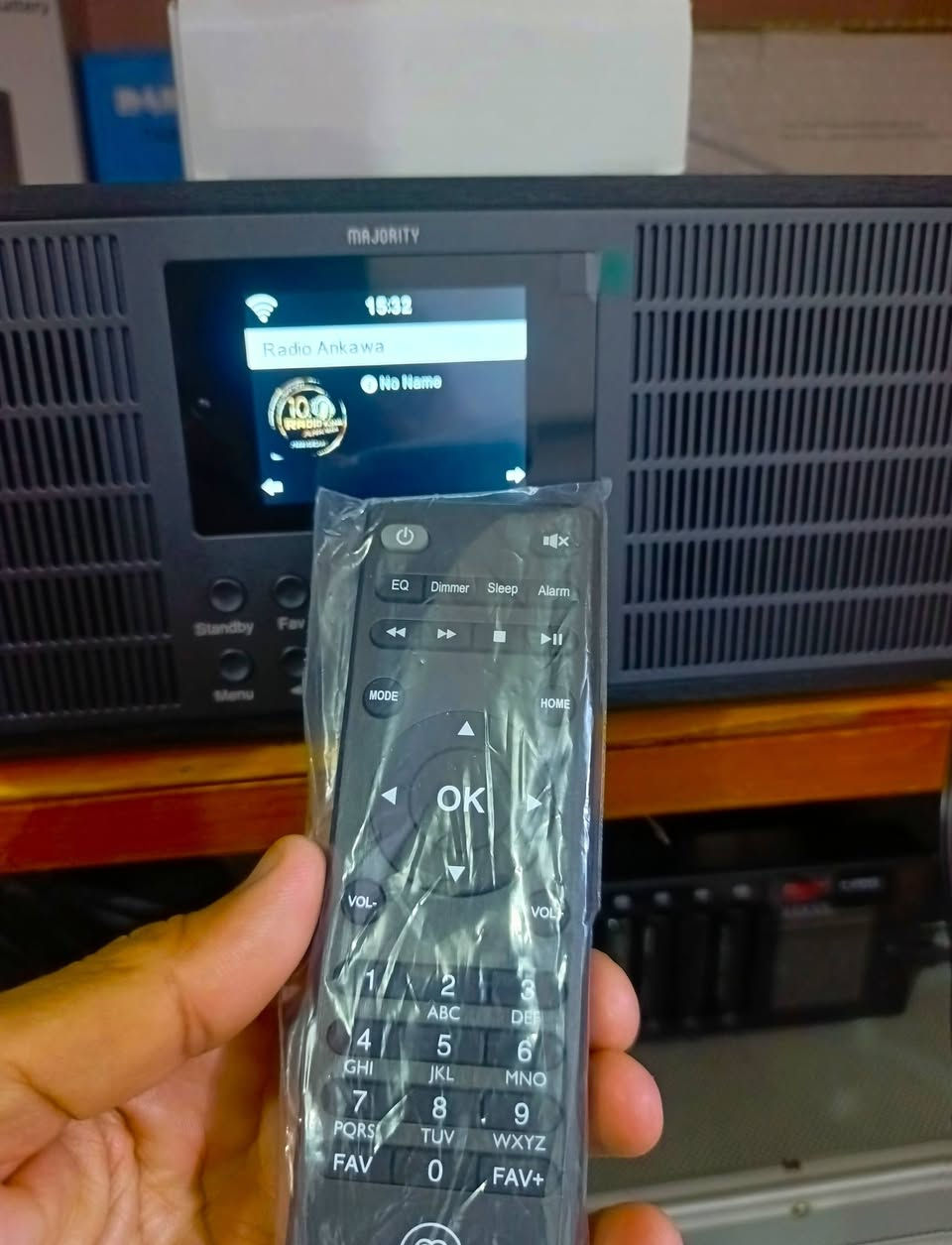 راديو انترنت واي فاي
شاشه ملونه
بلوتوث 👉
منفذ اواكس 👉فلاش يشغل صوتي 👉
موجه DAB Plus
طقس 🌡️
منبه وساعة 
ستيريو مضخم صوت قوي جدا
ريموت تحكم 🎚️
محوله خارجيه ١٢ فولت
لوك جديد كارتون مامفتوح شرط يوصلك
كامل ملحقات كارتون ومحوله وريموت وكتالوك
اي استفسار بعد تعليق يوصلك السعر وبالخدمة 🌹


**إذا كنت صاحب هذا الإعلان وتريد حذفه لأي سبب، رجاءا أرسل رسالة إلى الدعم الفني**