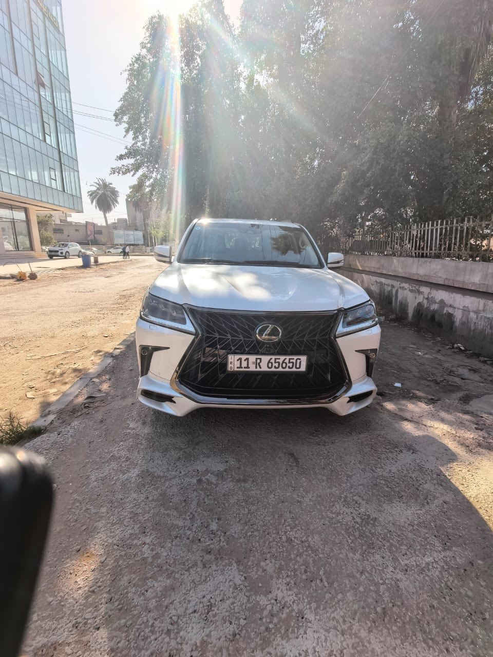 سلام عليكم
للبيع لكَزس 2020 بلاك ادشن
 سياره جديده على وضع الوكاله
ماشيه ٢٤ الف 
للاستفسار    ***********
