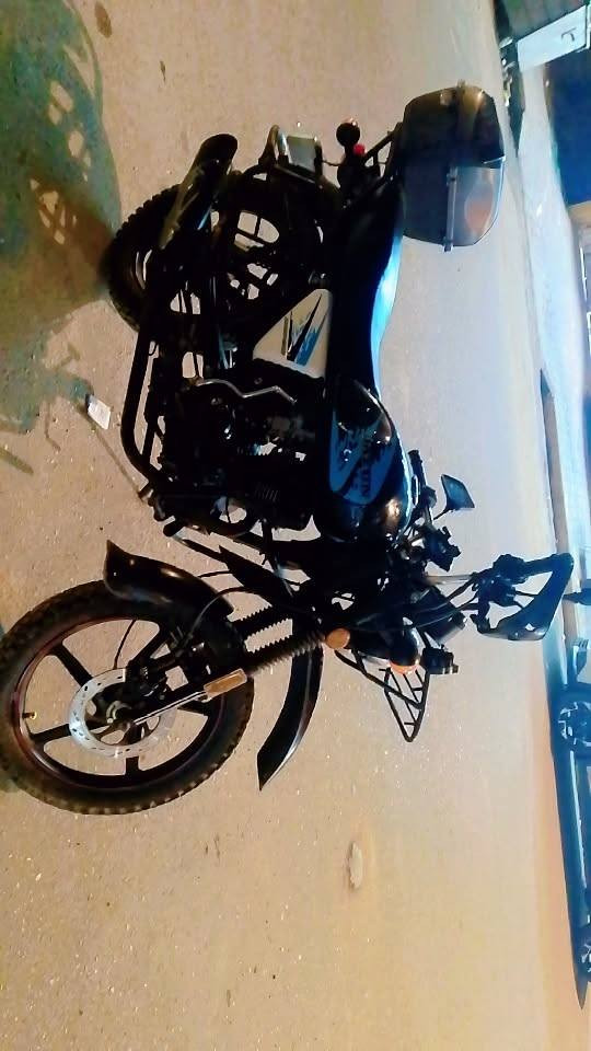 سلام عليكم ورحمه الله وبركاته دراجه دايوان جبلي وراق سكنر موديل 23 مال جناي بانزين  محسن ودهن الصلي سعر مليون 400 مكاني واسط سكن الصويره رقم ***********
