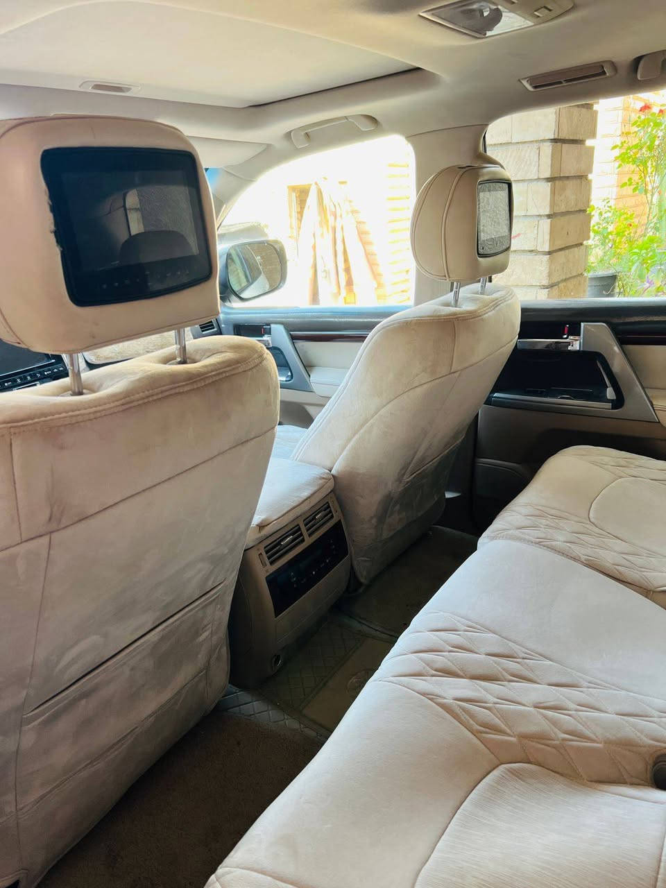 سلام عليكم للبيع
لاندكروز GX-R
موديل :2015
ماشية : 162 KM
المواصفات 
فتحة 
بصمه 
كشنات كهرباء 
كشنات جلد 
داخل بيجي 
تحكم ستيرن 
صاجات 
 3 قطع تبريد 
 7 راكب 
حساسات امامية + خلفية 
لايت زنون 
بلوجكتور 
زراك لايت 
لد امامي 
هوك سحب 
فور ويل 4x4
المكينة 8 سلندر 4700
مري شفط كهرباء 
اشاير بالمري 
دوسات 
ويل كب كروم 
نيكلات 
ويل كب كروم 
بصمة عدد 2 
(رقم اربيل )
ملاحظة:  السيارة بيها قطعتين صبغ فقط 
                                    سونار مرفق ويه صور 
((السيارة جديدة جداً بدون اي نقص تخم تاير جديد صدر جديد بدون اي ملاحظات))
السعر : 405 وبيها مجال بسيط 
العنوان : صلاح الدين دجيل 
للاستفسار
 ***********
