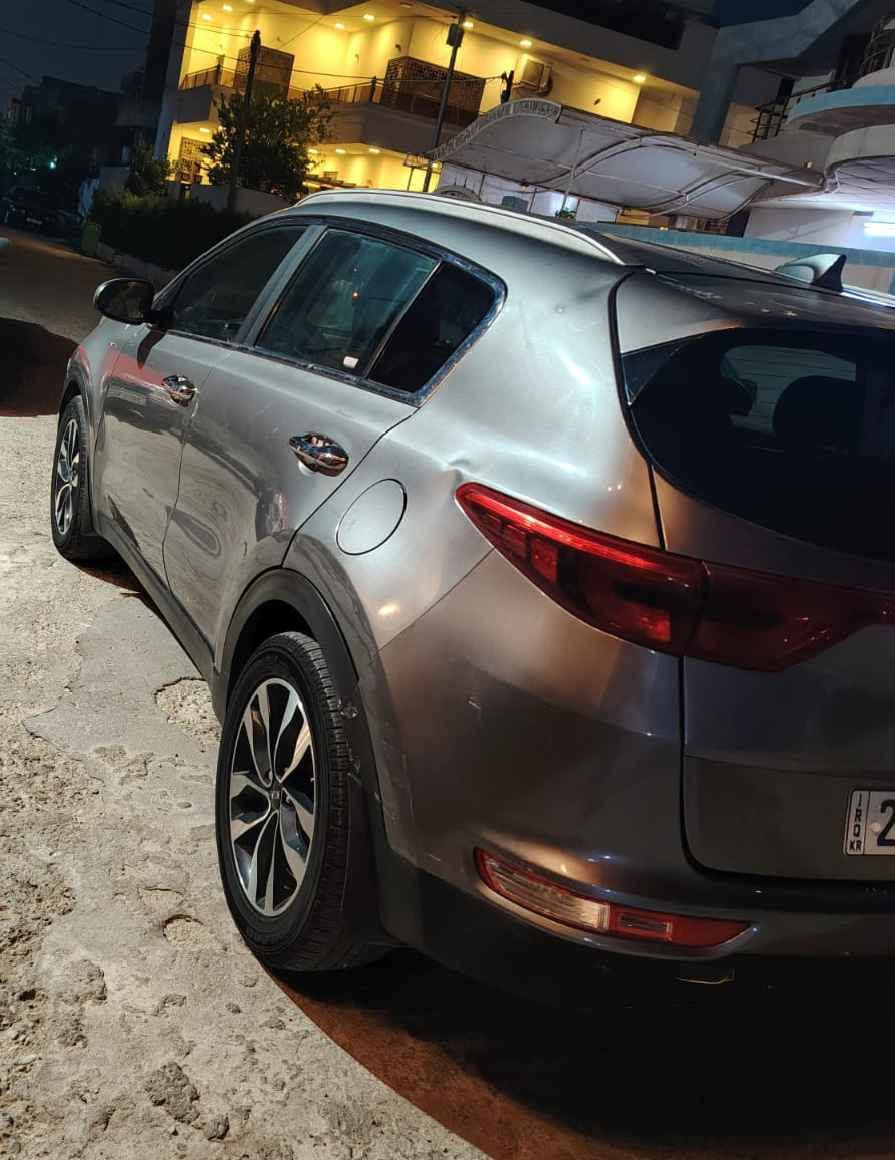 كيا سبورتج 2017
وارد امريكي حادثها صفحة السايق
محرك جديد شاده قبل شهر مال حاوية 
كير وصدر خير من الله ماشية 99الف ميل
3انظمة قيادة
دفع رباعي
بيها منظومة عدسات من طه اوزوم ب350الف
تبريد ثلج
رقم دولي سنوية لل2030
بيها بطاقة بنزين 
السعر 135 وبيها مجال 
عنوان السياره كركوك 
للتواصل على الرقم
*********** كركوك, العراق
