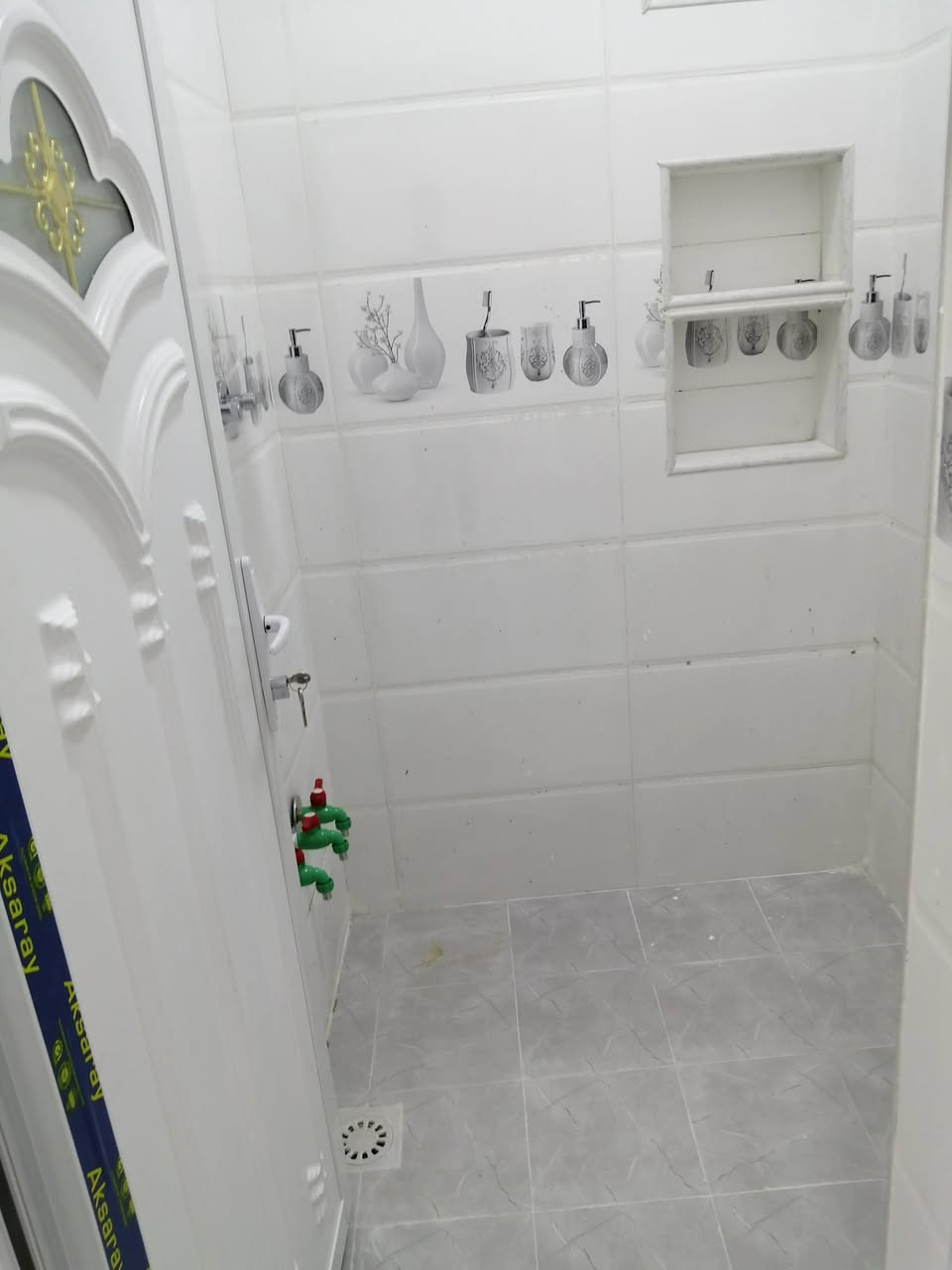 مشتمل طولاني للبيع او الايجار في السفحه الولئ كامل ع ٱڅڑ حبايه  ***********
