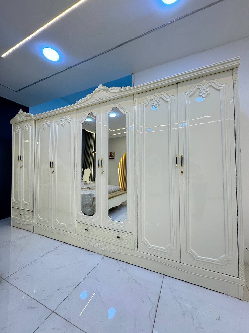 السعر // مليون فقط 😍
🔅تفاصيل الغرفة المرمري  ....

 خارج ٤ملم ام دي اف 🔺
وداخل معاكس ٣ملم 
صبغ حراري  درجة اولى 

عدد القطع  ٧ قطع 😍
🔺1 //جرباية  قياس  ١٦٠ × ٢٠٠ 
🔺//ميز جانبي ايسر قياس ٥٠
🔺2// وميز  جانبي  قياس ٥٠
🔺3// زاوية ارتفاع مترين عرض ٨٠
🔺4// وميز بلازمه  
🔺5//وميز مراية ارتفاع مترين عرض ١٢٠
🔺6// وكنتور ٦ باب  ارتفاع مترين و١٥ طول ٣ متر و١٥

القطعه الثامنة حسب الطلب شازلون
سعرها ٥٠ الف ❤️

(توصيل مجاني مركز بغداد )
التوصيل يشمل الشد مجاني 🔥
(اطراف ٥٠)
باقي المحافضات حسب البعد
شازلون سعرها ٥٠ الف
شازلون مخزن ٧٥ الف


**إذا كنت صاحب هذا الإعلان وتريد حذفه لأي سبب، رجاءا أرسل رسالة إلى الدعم الفني**