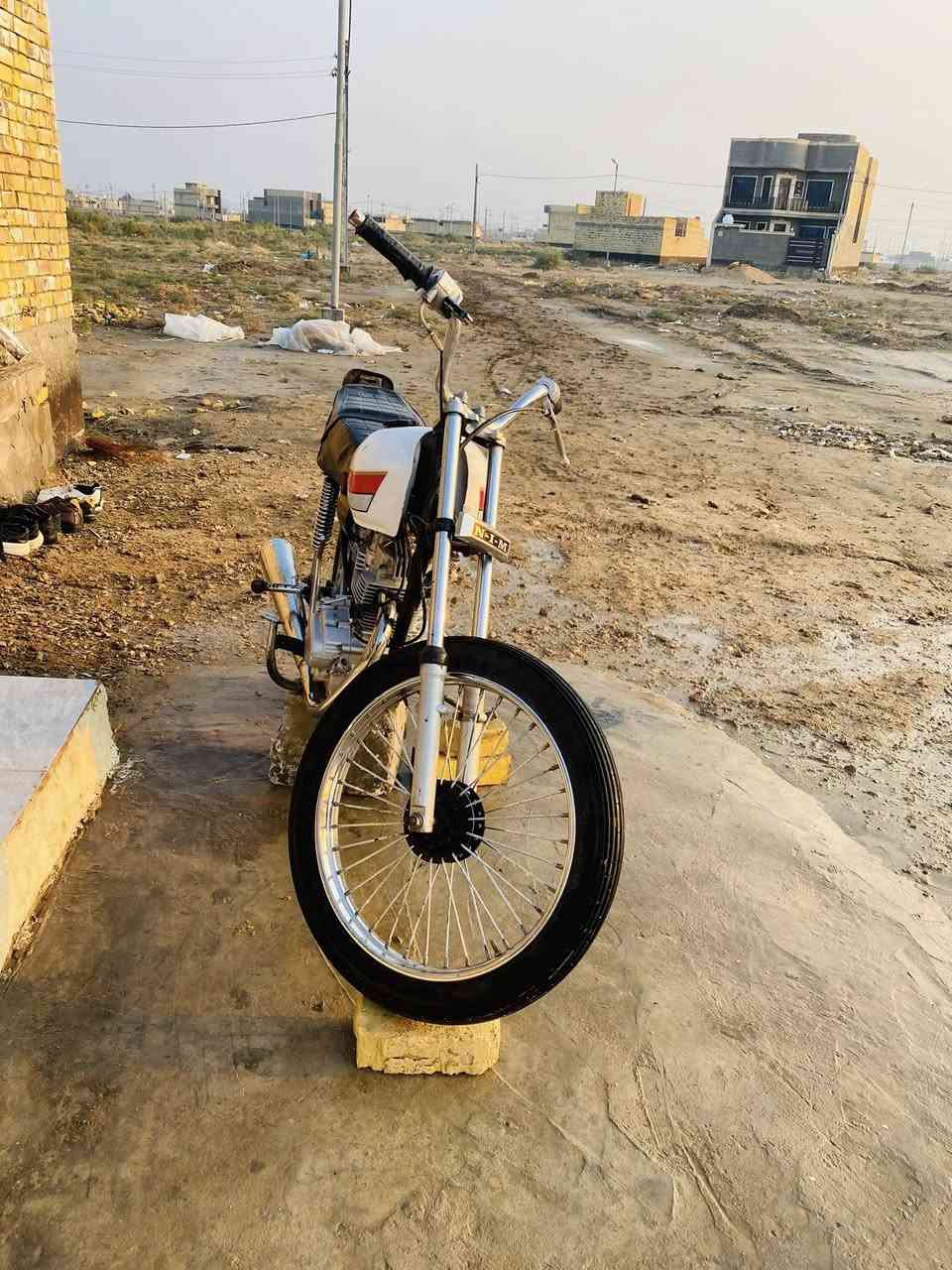 دراجه  نامه اربع كير للبيع اوراق اصولي   موديل 17 المكان الديوانيه الخصيمه سعره ٦٥٠ وبيه مجال  للاتصال ***********
