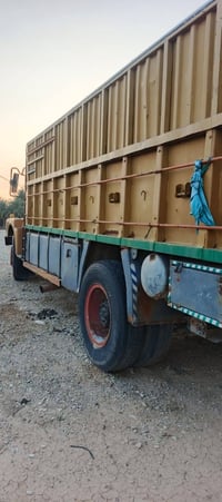 شاحنة • للبيع