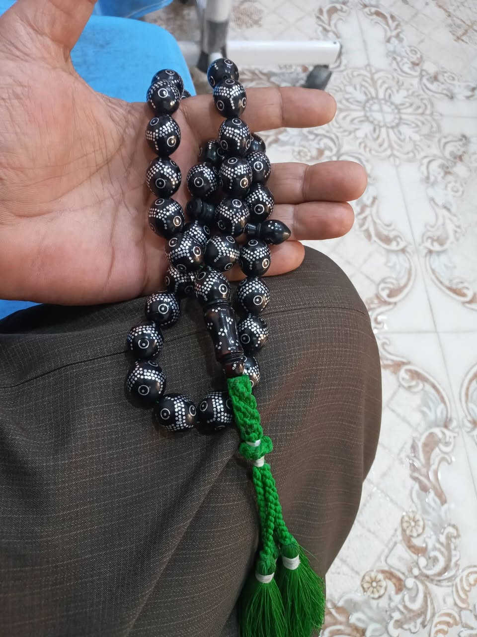 نارجيل خشنه مفضضه نضيفه جدأ سعرها 75الف لا يوجد توصل بصره
***********1
