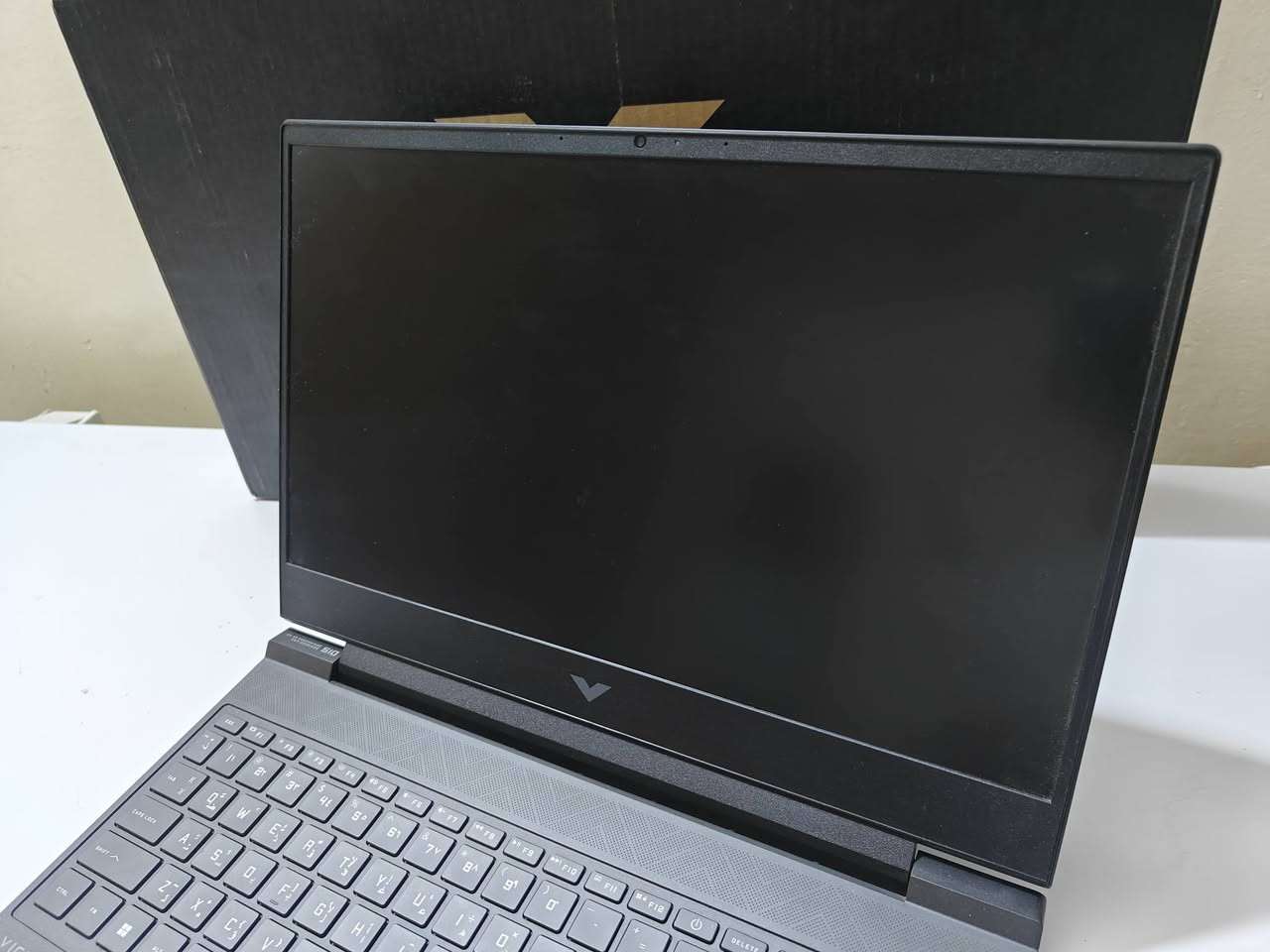 hp victus 15-fa2013dx
i5-13420H
3050 6gb GDDR6 VRAM
m.2 -1TB 
ram -16GB DDR4-3200 
15.6-inch FHD 144Hz
اصدار 2025!!!
بالكارتون مستخدمها استخدام خفيف شهرين
تشغل كل الالعاب وكلشي ببالك ومرتاحة. 
شاحنة 120w وياها+ ملحقات هدية كيبورد ميكانيكي ب50 مشتريه وماوس ب20 وسماعات ب70 وي اللابتوب انطيهم ماحاسبهم عليك.
قفل من الاخير 900 الف
مكاني الديوانية ماعندي توصيل 
***********
