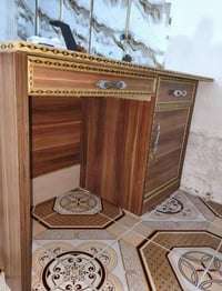 ميز مكتبي • نضيف • ديالى شهربان