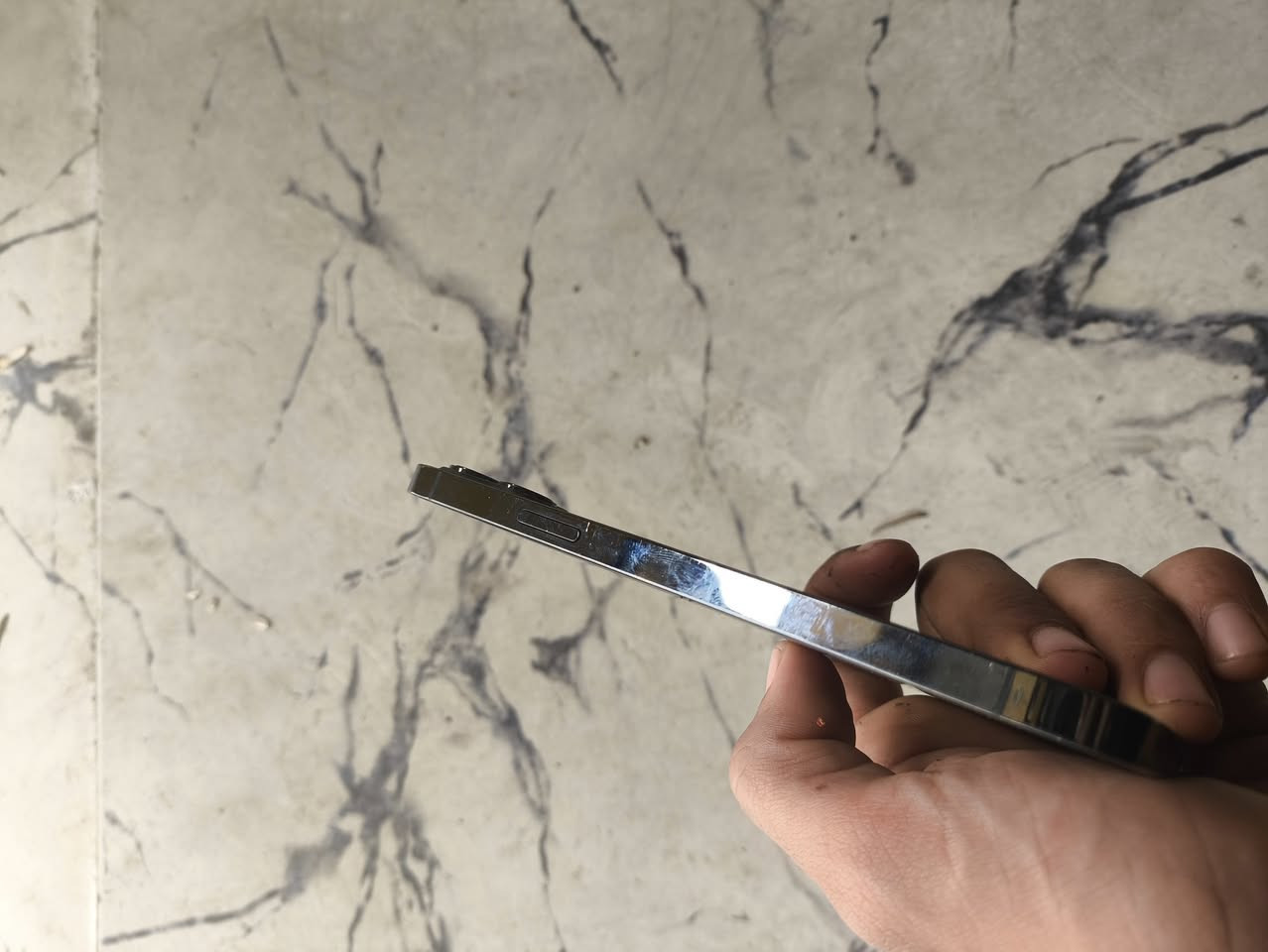 ايفون 12 pro max للبيع 
مبدل شاشه وبطاريه 
السعر 325 الف 
جهاز نضيف وشوفة عينك
رقم واتساب +اتصال للاستفسار 
***********
غير متواجد علفيس
