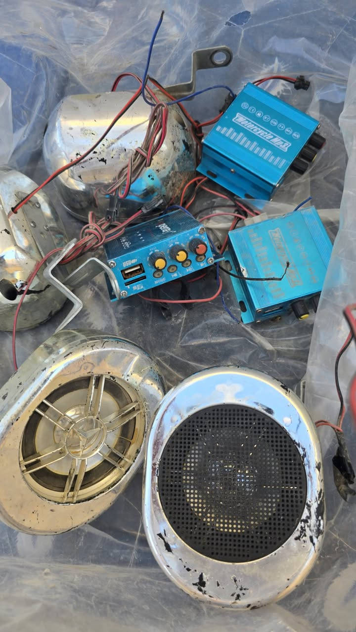 السلام عليكم غراض دراجه للبيع مال دايوان وام بي ثري عدد 4 كلمن وسعره العنوان المسيب


**إذا كنت صاحب هذا الإعلان وتريد حذفه لأي سبب، رجاءا أرسل رسالة إلى الدعم الفني**