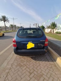 توسان ٢٠٠٦ محرك ٢٠٠٠ رقم بغداد سيارة بسمي اللون ازرق رقم الهاتف 077088...