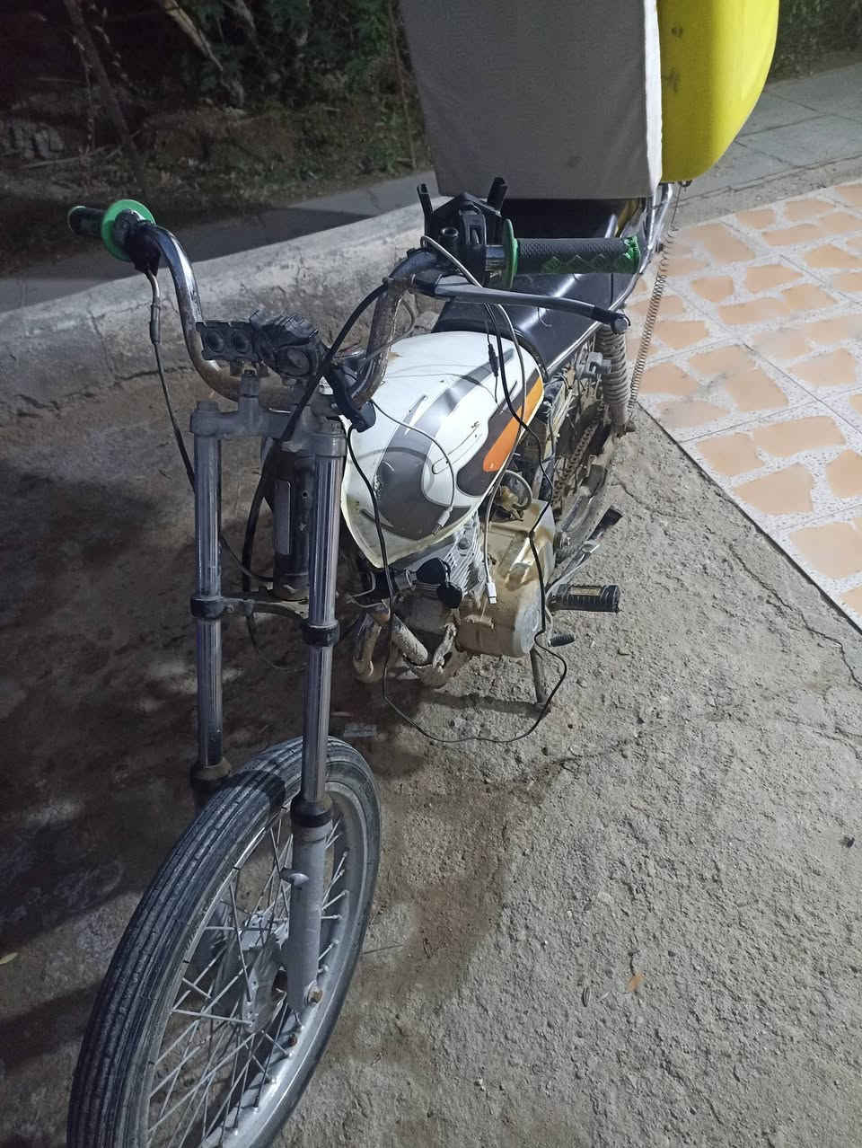 سلام عليكم 
دراجه ايراني اوراق اصولي مكينة رابيدو  وكزوز رابيدو وعربانه رابيدو مختمه شاصي نامه شلامجي اصلي اوراق كامله تاخذ كبل ترقم دراجه خير من الله سعرها ٦٥٠ وبيها مجال 
متواجد هنا واتصال او واتساب ***********
