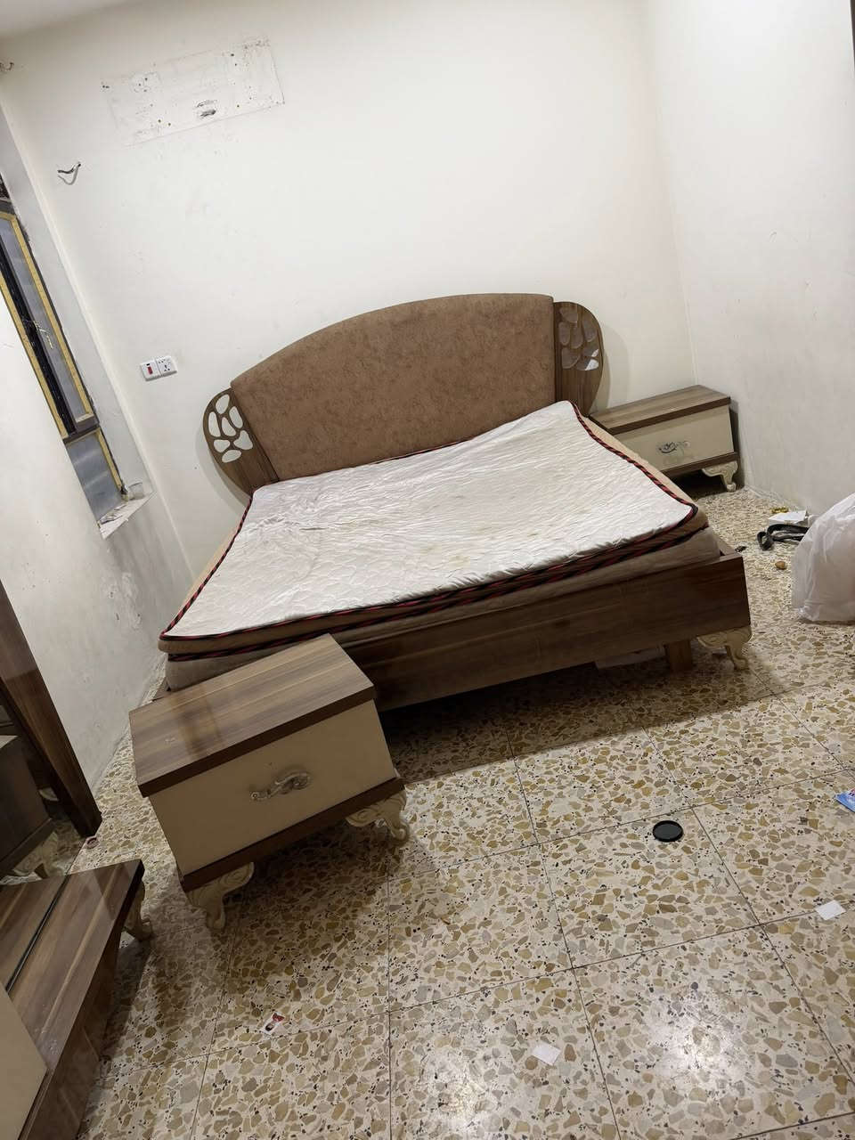 للبيع غراض مستعملة حي سومر شارع المدارس ***********
