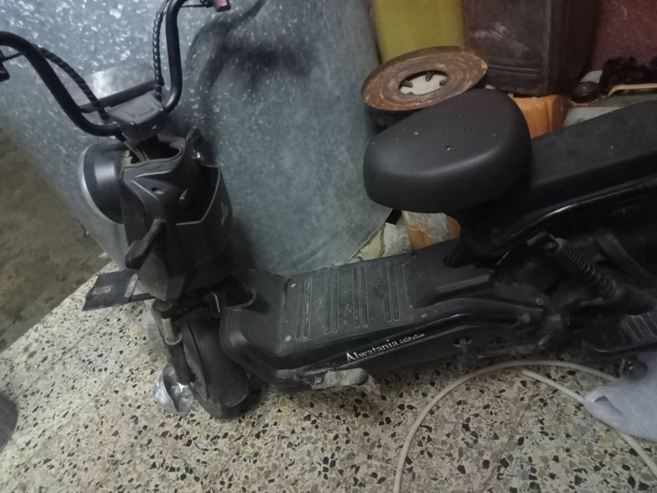 للبيع ماطور شحن حجم 16 محتاج باتري او ثنين بس الباقي كله شغال بس محتاج باتريات السعر 80 الف الشراي يتصل ع رقم *********** مكاني حي الزهراء
