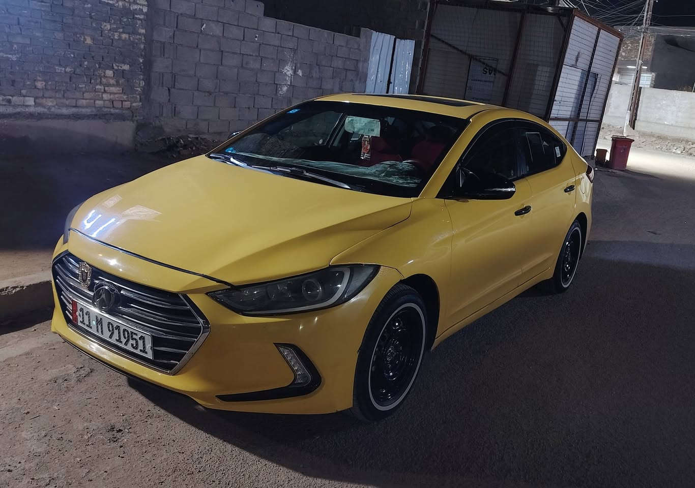 السلام عليكم الانترا 17جديدة او مرواس حسب قناعه صدر جديد قبل سبوع سويته  محرك2000 جديد كير جديد تخم تاير عدسات 300الف كلفتني فول موصفات بصمه فتحه حادثه جاملغ ومبدل نفس نيبل سنويه جديدة بسمي تحويل ثاني يوم كشنات تدفه تبريد *********** مكان لسيارة بغداد عبيدي
