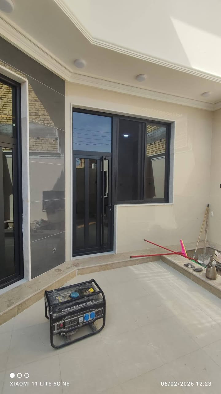 خلفه سيراميك متفرغ حالين
علمتر فقظ. و  عدك قطعه اخذه مقاوله  اطيك بيت مفتاح 🔑 هم. وهذا شغلي كدامكم. ***********  بيه وتساب
