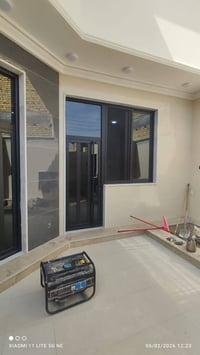 خلفه سيراميك متفرغ حالين علمتر فقظ. و  عدك قطعه اخذه مقاوله  اطيك بيت ...