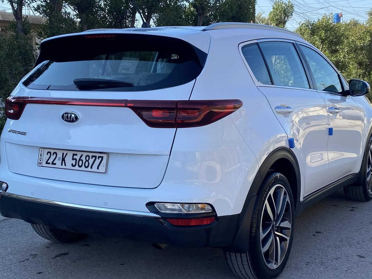 السلام عليكم عندي سبورتج 2020 السياره كفاله من الصبغ والضربه والتبديل بيها مكانين صغار بارد فقط رقم اربيل تحويل مباشر ماشي 75 الف حقيقي
محرك 2000
كشنات كهرباء
مري كهرباء 
قطعتين تبريد
داخل حمصي
حساسات
شاشه ايباد
كاميرا
وباقي المواصفات المعروفه
السسسعر 195$
مكاني بغداد الرصااااافه
للاتصال
***********
