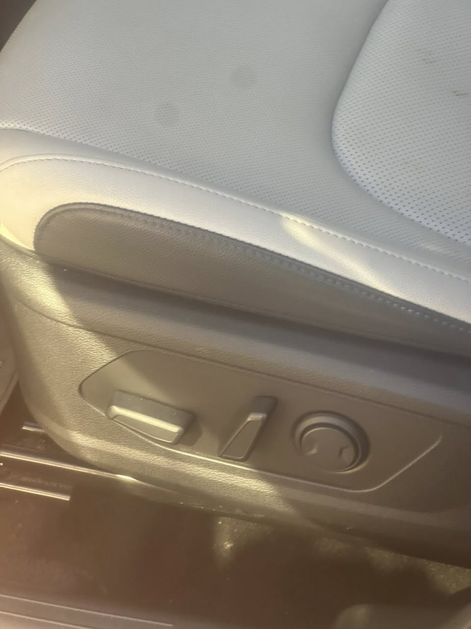 كيا سبورتج موديل   2024 رقم بغداد صور الحادث هذا. قبغ جنطه فقط نفسه السعر 185$$$ قفل مواصفاته بلصور بصمه كراسي كهرباء داخل ابيض رادار كامره دواره شاشيه متصله تبريد شاشه لمس تحكمات فوول هندبريك دكمه حساسات جانبيه 

***********
