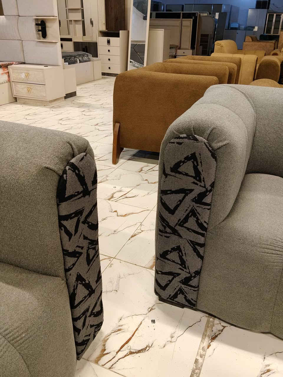 تخم مودرن عراقي شغل ممتاز جميع اجزاء هيكل التخم بلوك قماش مخمل تركي اسفنج طبقه بولستر طبي متوفر الآن في معرض الشركه الكائن طريق رفاعي نصر مجاور جامعة اوما الاهليه للاستفسار اكثر يرجى الاتصال على الارقام التاليه 
***********
*********** واتس فايبر تلگرام 
الشد والنقل داخل محافظة ذي قار مجانا 
صيانه لمدة سنه كامله مجانا
