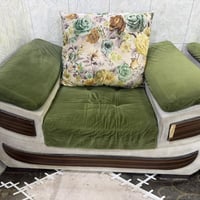 تخم • ١٠ مقاعد • نظيف