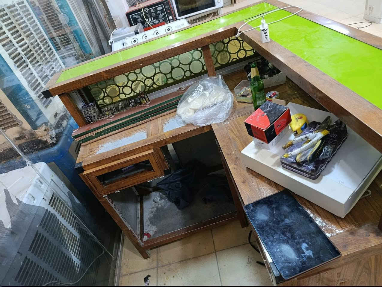 معرض أبو فواز للأثاث المنزلي
يتوفر لدينا ميز كاشير مستعمل بسعر جداً مناسب
العنوان تكريت شارع الزهور مقابيل كليه التربيه للبنات 
لتواصل والاستفسار. ***********
