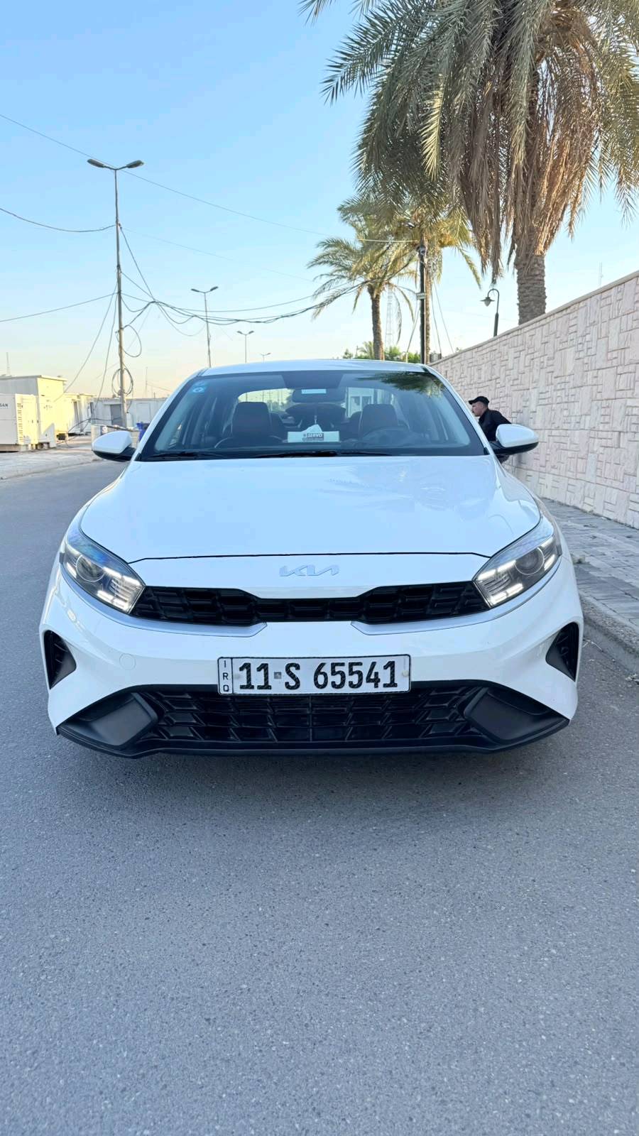 السلام عليكم
كيه سيراتو 

موديل 2023

المسافه 45
محرك 2000
رقم بغداد بسمي كفاله عامه
السعر 170
***********
حبيبي/حبيبتي، شنو موقع السيارة هسه بالضبط؟ بأي محافظة/منطقة ممكن ينشاف وتتم المعاينة؟: 
بغداد القادسيه
السيارة بيها أي صبغ، سمكرة، رشة، أو حادث سابق لو كلها وكالة وما بيها ملاحظات؟: 
مكفوله من صبغ والبارد
شنو مواصفاتها الإضافية: فل كامل لو نص فل، وبيها شاشة/كاميرا/حساسات/بصمة أو فتحة سقف؟: 
حساسات تحكم ستيرن شاشه دوشمه جلد كاعيه كشنات 
العداد 45 ألف صحيح لو 45 ألف كم؟ وهل أكو صيانة دورية أو تبديل زيوت/فلاتر قريبًا؟: 
45الف
السعر 170 نهائي لو قابل للتفاوض؟ وإذا تريد، التحويل عليك لو على المشتري؟: 
بيه مجال