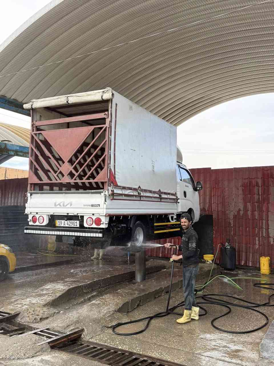 سلام عليكم
كيا فحل 4000 مفتوح 
موديل 2025
ماشية  30 الف كليو بعدها زيرو
محجر شخاطة 3 ملم طول 190 س
جادر  تفصال
كاسحة فوك القمارة
درع امامي فدرلالي 
دعامية خلفية تفصال
سبايات جانبية 
هورن بوش + البلادي 
لايت زنون عالي اصلي 
مغلفة ارضيات حوضيات تفصال كامل 
شاشة وكامرة بلاد
تجوة ايد كاملة 
رقم كربلاء تحويل ثاني يوم 
السيارة جديد بمعنا الكلمة
ودابيع اخذ اكبر 
مكان السيارة كربلاء حي البلدية 
***********
اتصال فقط
