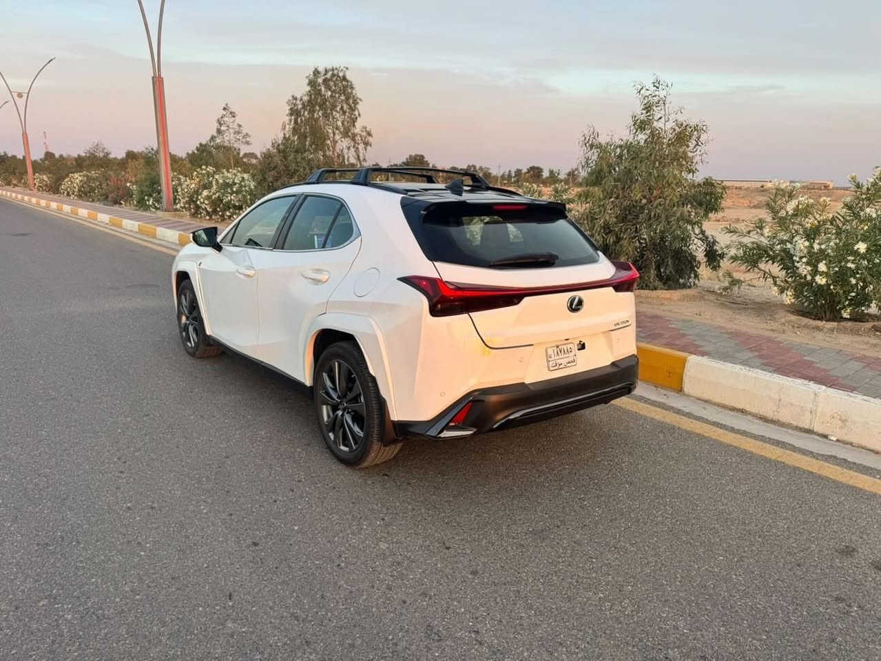 لكزز موديل 2024 Lexus ux f- sport
فول مواصفات اعلى فئه 
دخول جديد 
ماشيه 5000 يعني زيرو 
حادثها باب وجاملغ جهة السائق 
الباب مبدل اصلي 
السعر 🔥
التواصل ***********
