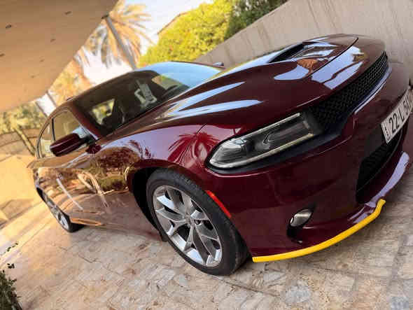 السلام عليكم 
جارجر 2019 كندي كلين تايتل gt بلاس 
السيارة كفالة بدون ضربة وبدون صبغ عدة بارد باب السايق 
مواصفاتها 
سلايد 
بصمة أبواب 
دكمة سوبر تراك باك 
رادار جانبي نقطة عمياء 
كشنات كهرباء 
ستيرن كهرباء 
كشنات حضن كنتارة مطعم بجلد 
سستم صوت + دمام 
تدفئة تبريد كشنات 
مري جانبية عاكسة للضوء 
شاشة جبيرة + كامرة دوارة 
باقي المواصفات معروفة 
السيارة ستة سلندر مكينة 3600 كفالة كير مكينة 
تو ويل دفع خلفي 
رقم أربيل جديد ب اسمي هزة سنوية جديدة 
مكان السيارة بغداد سعرها 258 وبيها مجال للشراي 
*********** هيثم بغداد
