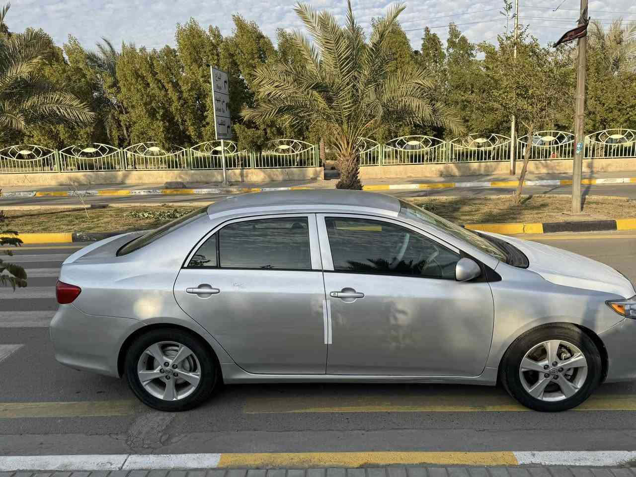 سلام عليكم كورلا 2009 امريكي مكينه 1800 دوش حادثها جاملغ خلفي بيها 5 صبغ ابيع حزام بدون دواخل كفاله لغد وشاصي وتكم وحوض بدون ايرباك مابيها اي شي نقص السياره جاهزه من كلشي تخم تاير جديد تبريد ثلج منضومه زنون تدفئه رقم بغداد بسمي الرقم الجديد هزه جديده سنويه 2028 
السعر 98 وبيها مجال مكاني بغداد البياع المواصلات 
رقمي ***********
واتساب ***********
