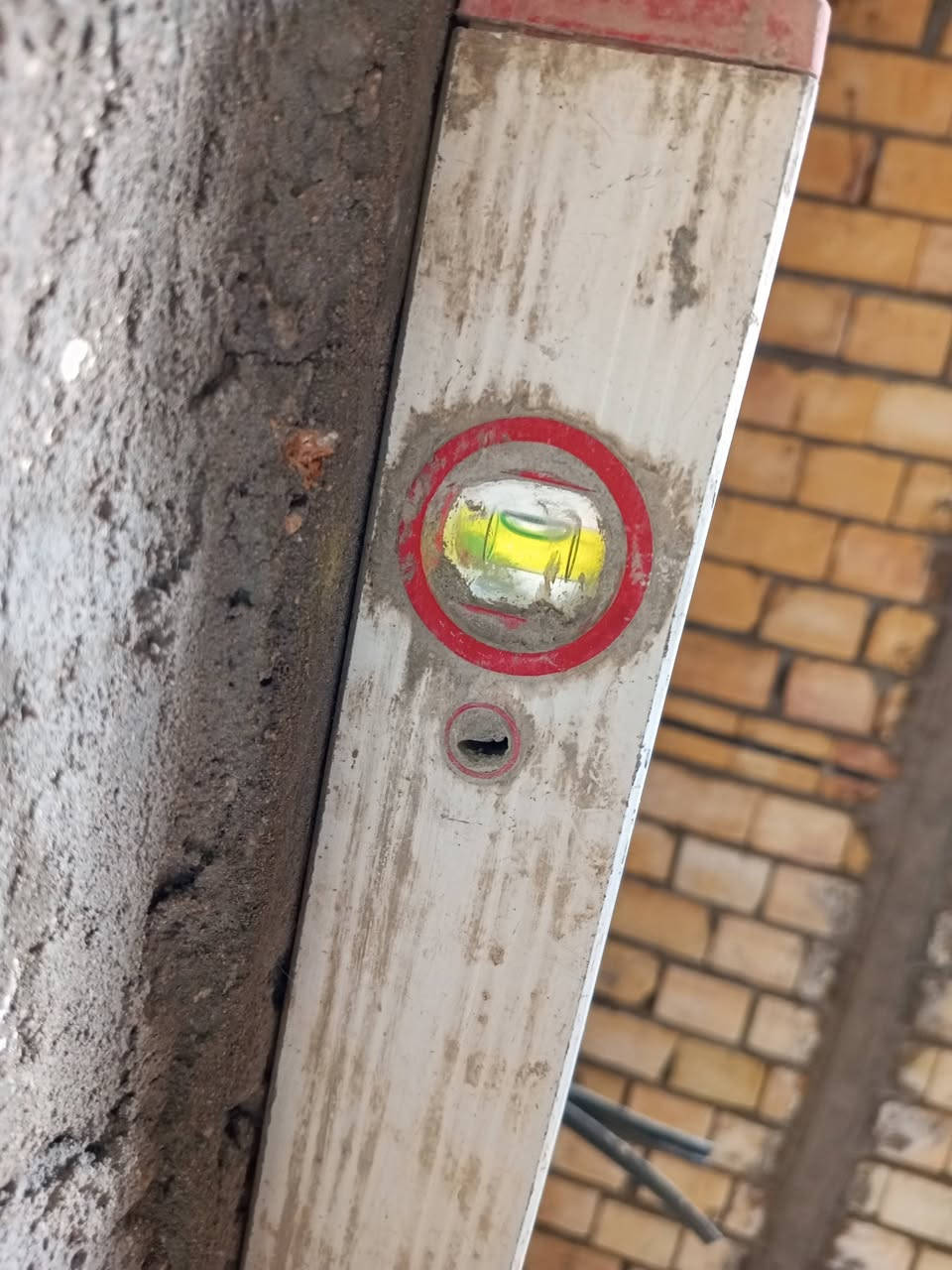 ابو حسين السوري لباخ سمنت داخلي خارجي مصاطر ناعم تشميع جرارة طلس نثر تصفير ارضيات  مسابح ***********
