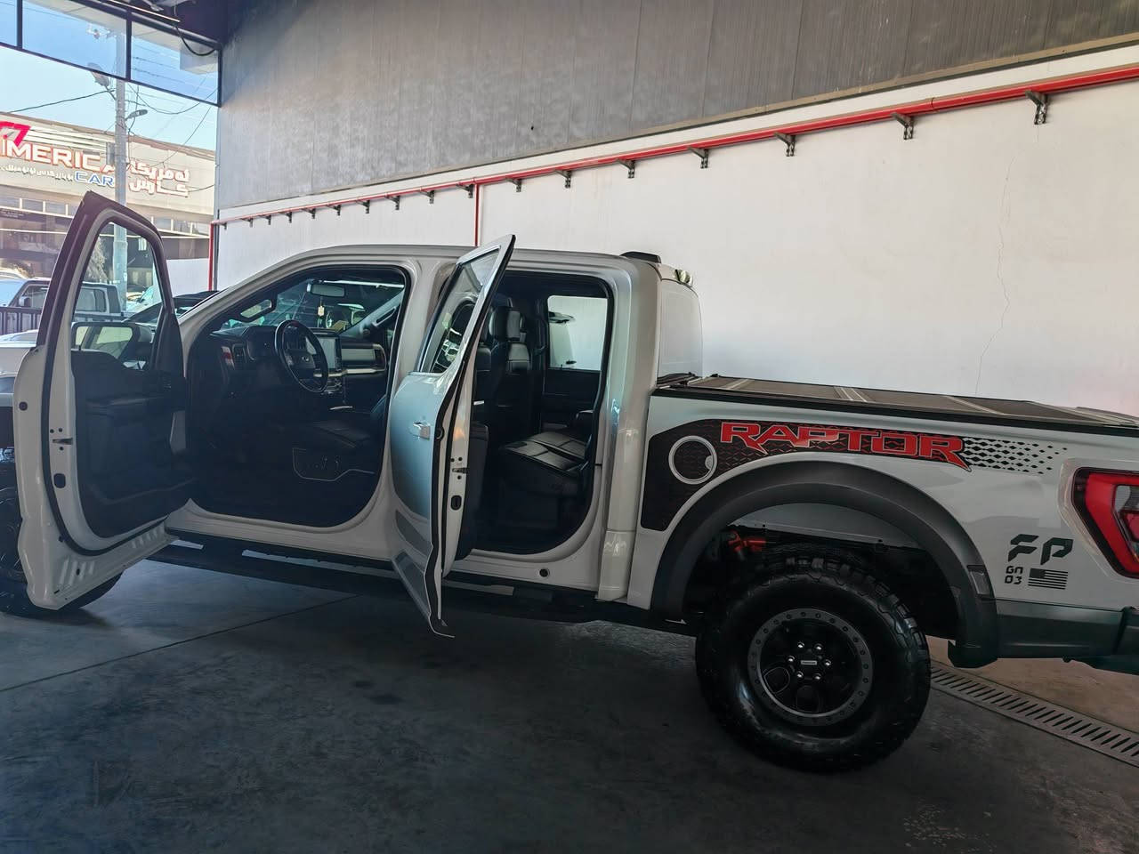 🚘 للبيع | Ford Raptor – قطعة نادرة
إذا تعرف شنو يعني Raptor…
فإنت تعرف إن هالسيارة مو للجميع.
📌 الموديل: 2022
📌 المنشأ: خليجي
📌 المحرك: 3500 Twin Turbo
📌 الممشى: 36,000 كم
📌 الحالة: فوق الممتاز – استخدام شخصي
🧾 الفحص:
✔️ مفحوصة
✔️ مكفولة وكالة القاصد
✔️رقمها اربيل
✨ المواصفات :
▪️ Raptor Package كامل
▪️ إطارات أوف رود
▪️ إضاءة أمامية مميزة
▪️ ثبات عالي + أداء رياضي
▪️ هيبة طريق واضحة من أول نظرة
وبعد بيها مواصفات ما يسعها منشور
💬 السيارة ما تنوصف… تنساق.
💰 السعر: 70,000 دولار
(قابل للتفاوض للجاد فقط)
📍 الموقع: السليمانية 
📞 التواصل: ***********
